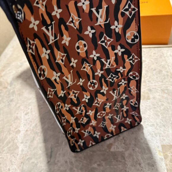 STUNNING XL Fashion Tote with dual straps! - Picture 9 of 9